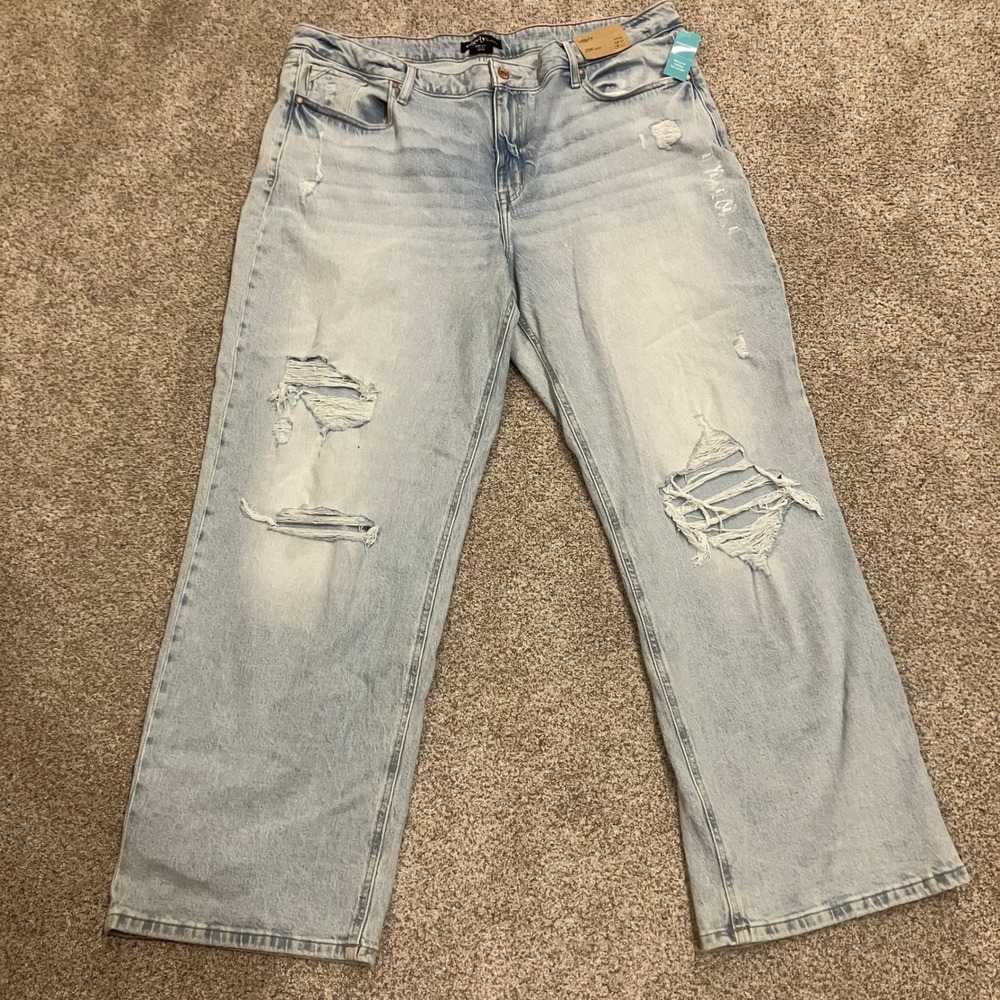 Edgely by Maurices High Rise Wide Leg Distressed Jeans 20W Reg Light Wash NEW